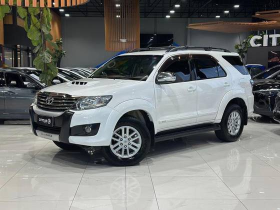 TOYOTA HILUX SW4 3.0 SRV 4X4 16V TURBO INTERCOOLER DIESEL 4P AUTOMÁTICO TOYOTA HILUX SW4 3.0 SRV 4X4 16V TURBO INTERCOOLER DIESEL 4P AUTOMÁTICO